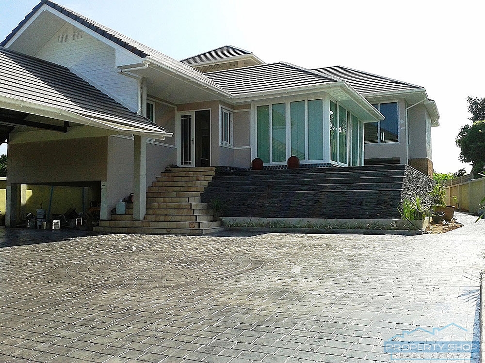 STUNNING PRIVATE VILLA FOR SALE CLOSE TO THE BEACH! House  For sale