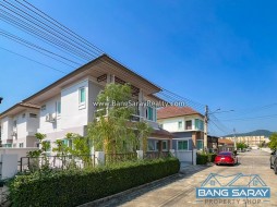 Spacious 2-Storey Detached House With Communal Pool - 3 Bedrooms House For Rent In Bang Saray, Na Jomtien