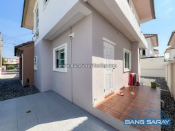 Spacious 2-Storey Detached House With Communal Pool - 3 Bedrooms House For Rent In Bang Saray, Na Jomtien