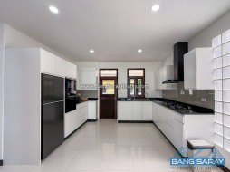 Corner House With Private Swimming Pool, Bang Saray - 4 Bedrooms House For Sale And Rent In Bang Saray, Na Jomtien